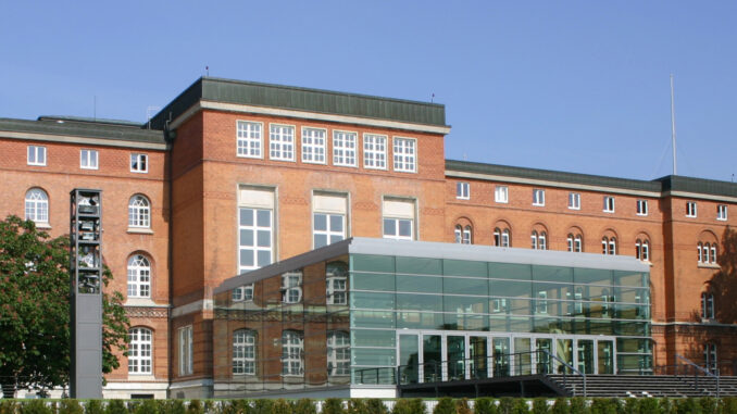 Landeshaus SH Landeshaus ohne Gottesbezug in der Landesverfassung von Schleswig-Holstein